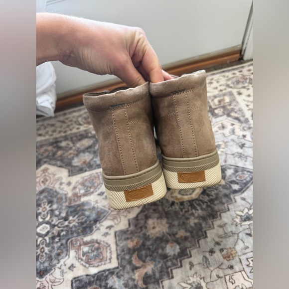 Women’s Booties - Picture 5 of 10